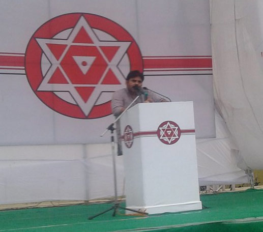 pawan kalyan,tirupati meeting,pawan kalyan about cast,pawan kalyan fire on bjp  కుల రాజకీయం నాపై చేయొద్దు: పవన్